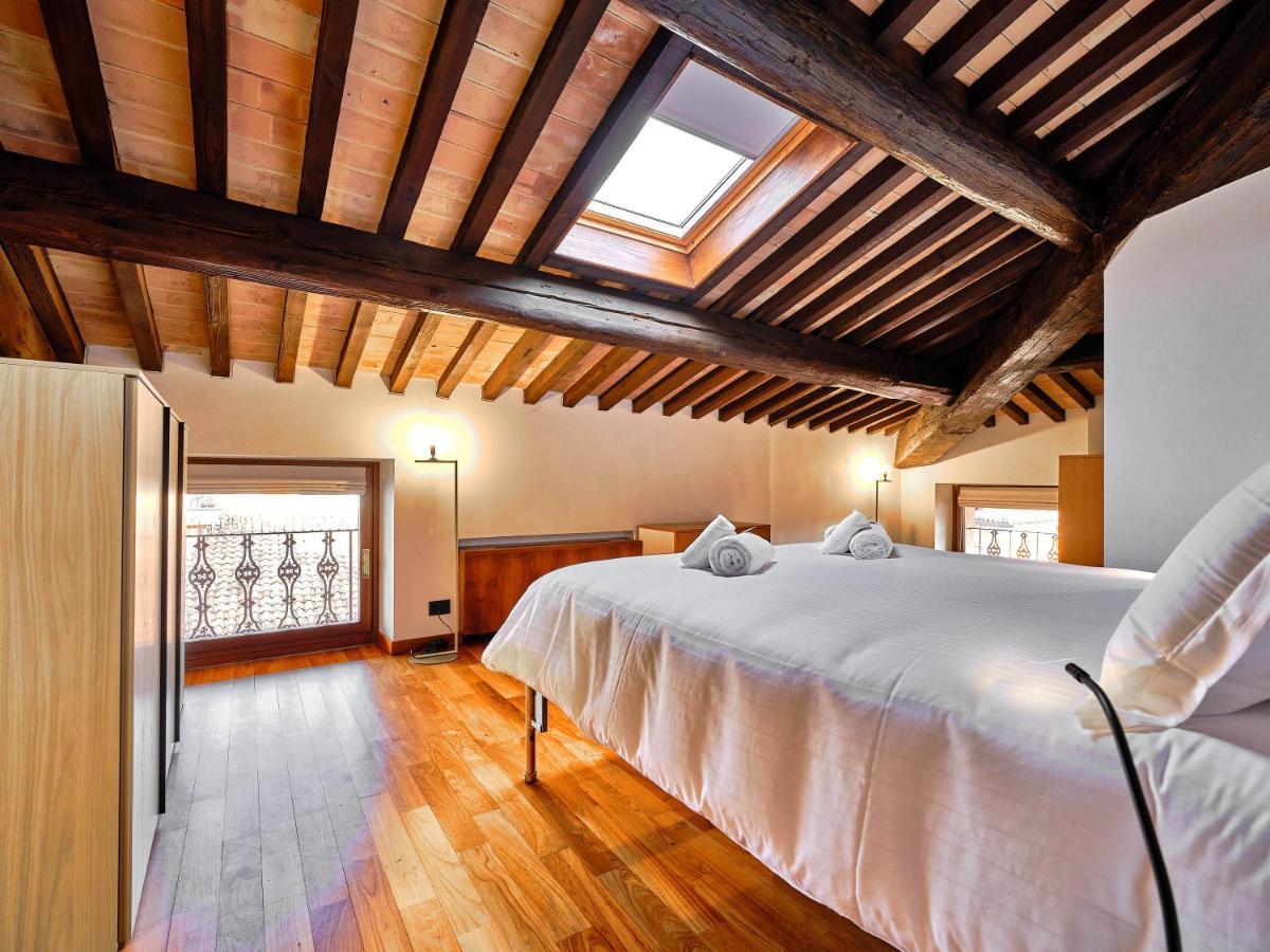 Apartmentsarena - Residenza Degli Scaligeri - Piazza Erbe Verona Exterior photo