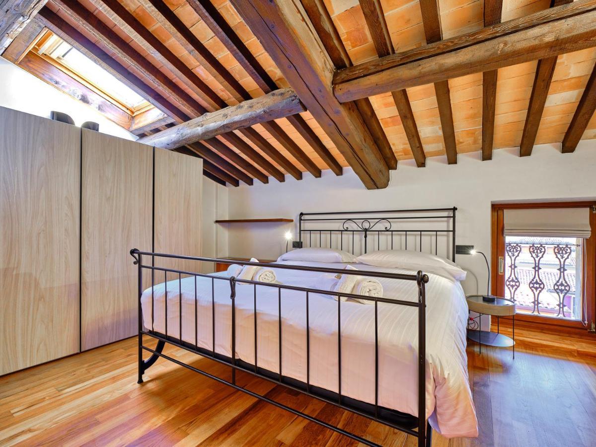 Apartmentsarena - Residenza Degli Scaligeri - Piazza Erbe Verona Exterior photo